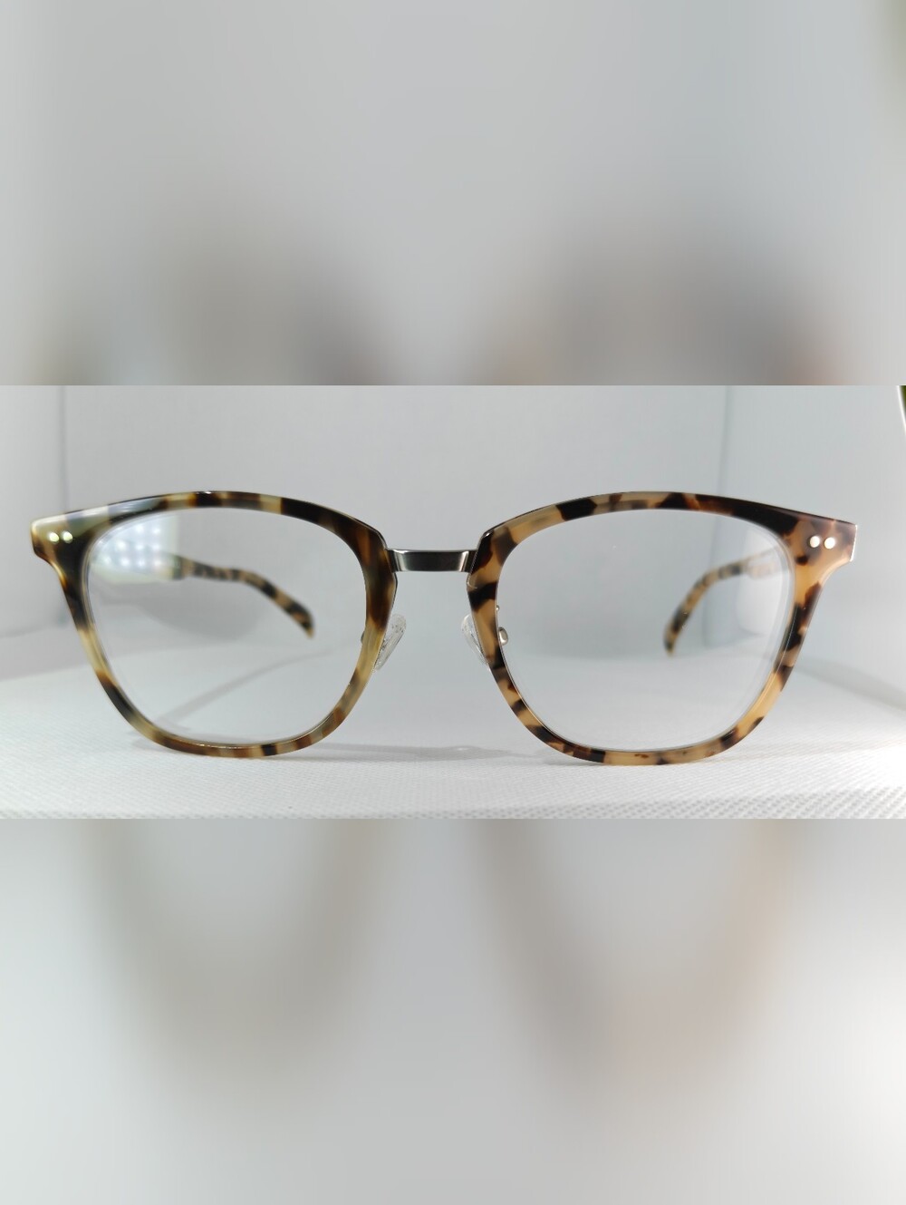 Tortoiseshell Women's Eyewear Classic Clubmaster Style.